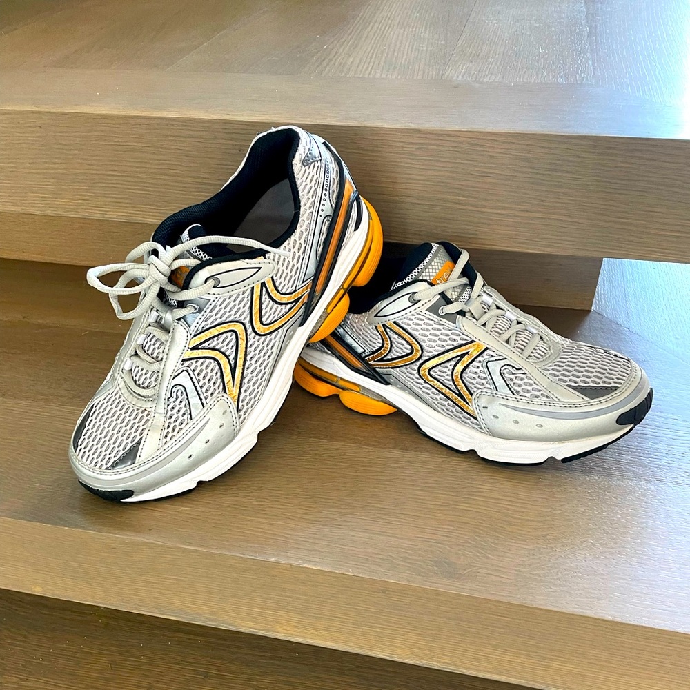 Aetrex Mens RX Rummer X-Wide Width Silver/Orange